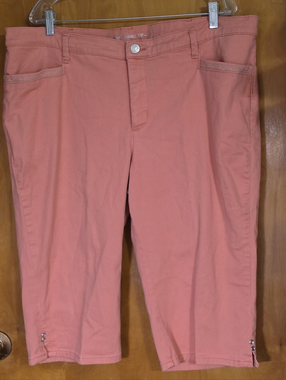 Lee Coral Pink Women’s Shorts Capris